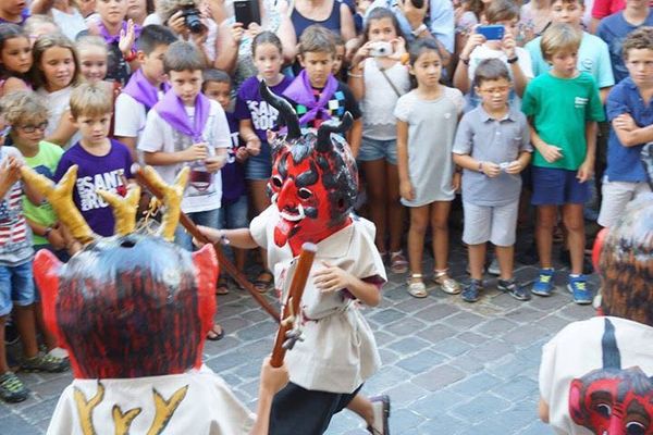 UN HORABAIXA AMB LA COLLA JOVE DE DIMONIS